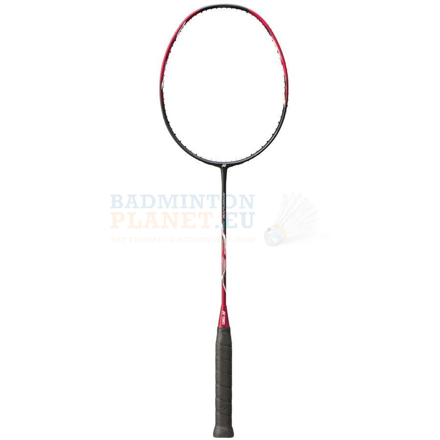 YONEX Nanoflare 700 レッド/ブラック　4UG6 Yonex Nanoflare 700 Red badminton racket? - Badmintonplanet.eu